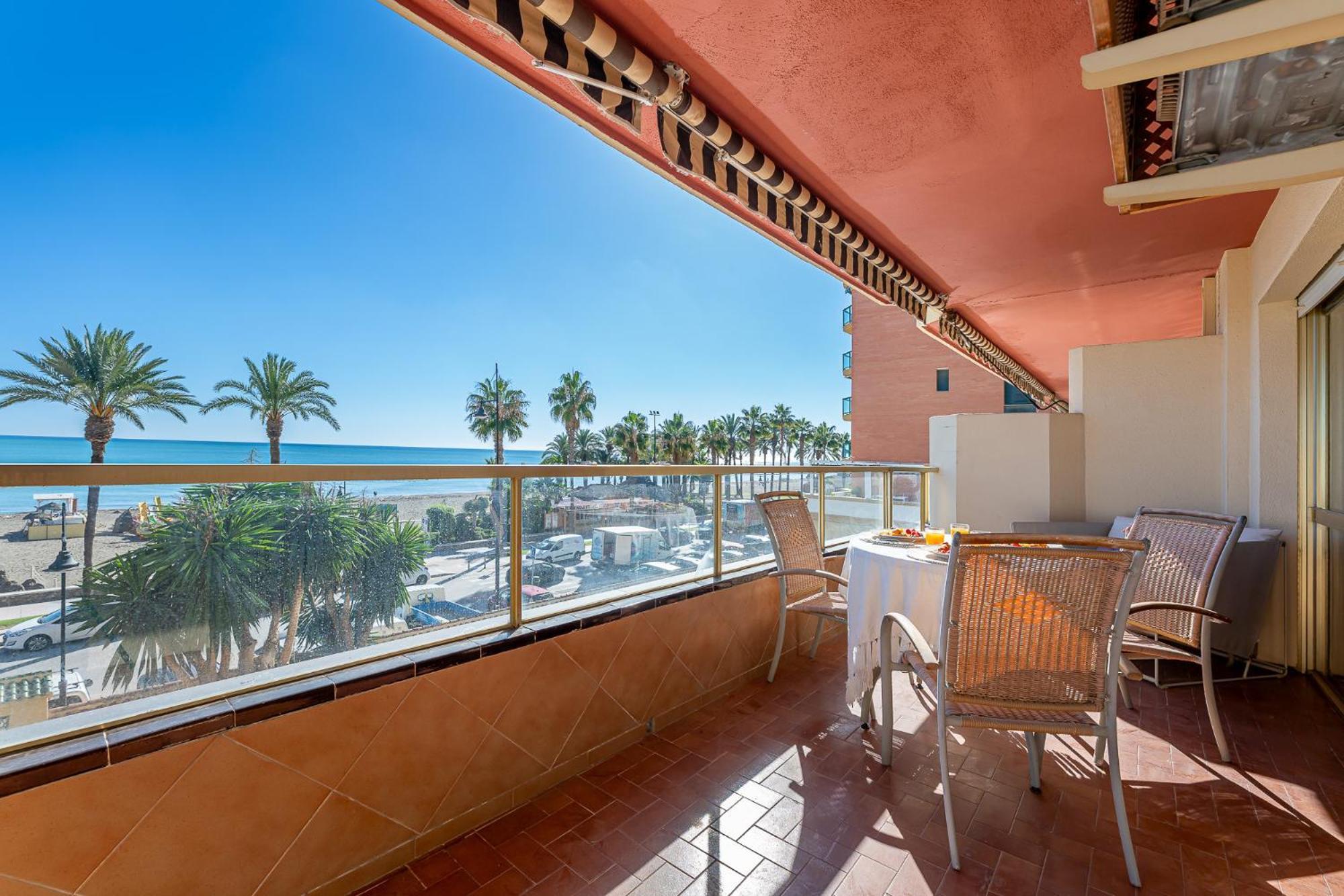 797 Holiday Rentals - Moderno Piso En Primera Linea De Playa Torremolinos Exterior foto